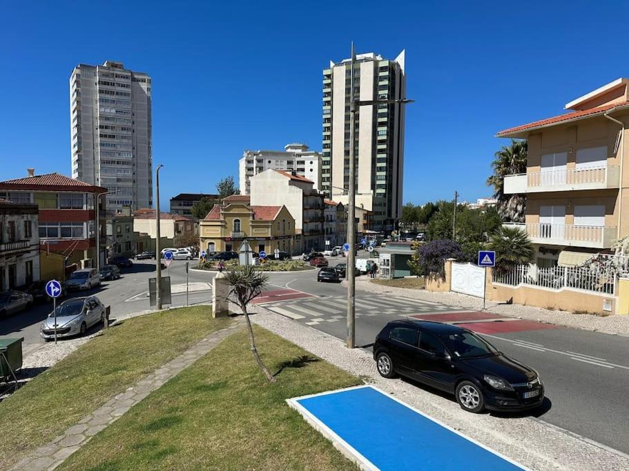 Cozy Two Bedroom Apartment, 2 Minutes From The Beach Figueira da Foz Exterior photo